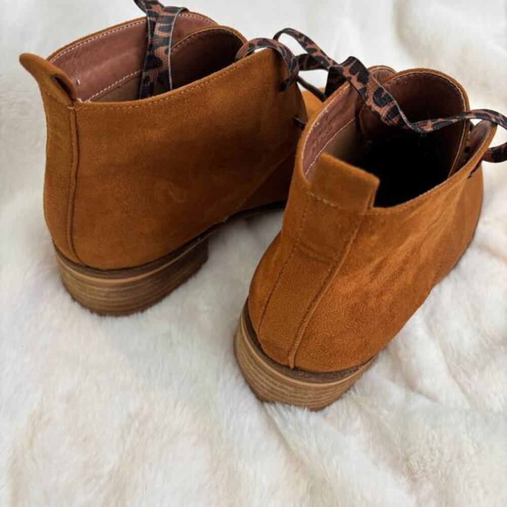 Hey Girl by Corkys Totes Chelsea Boots Faux Suede Brown + Leopard Laces Size 8 - Picture 5 of 8